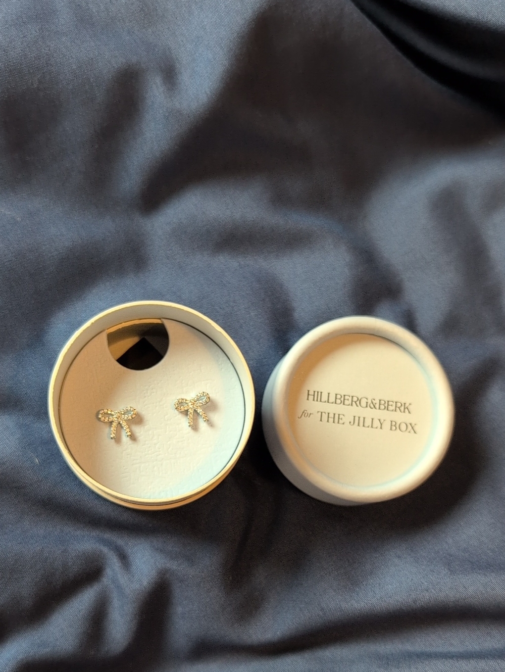 Jilly Box Bow Earrings